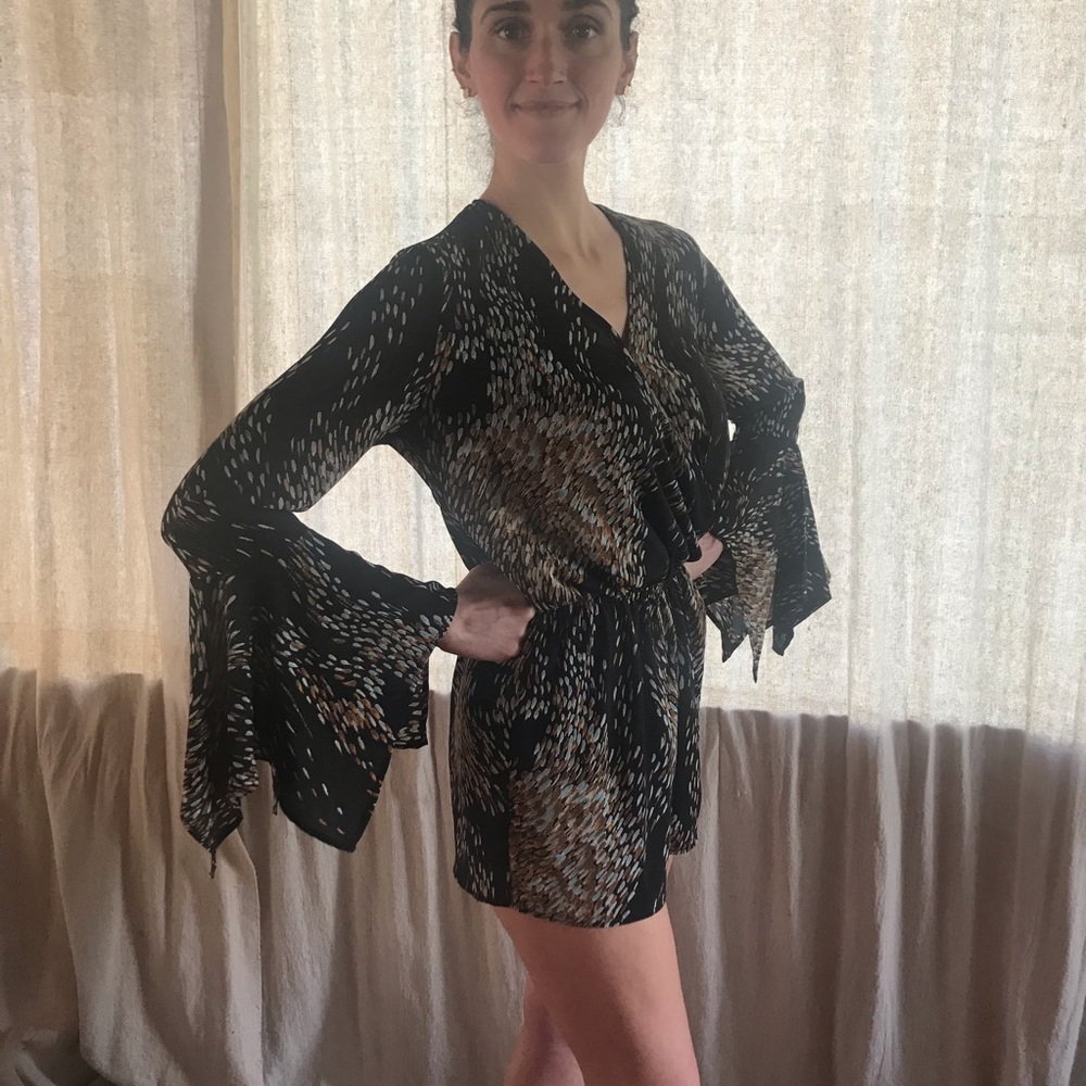 Romeo & Juliet Couture Long Bell sleeves Romper S